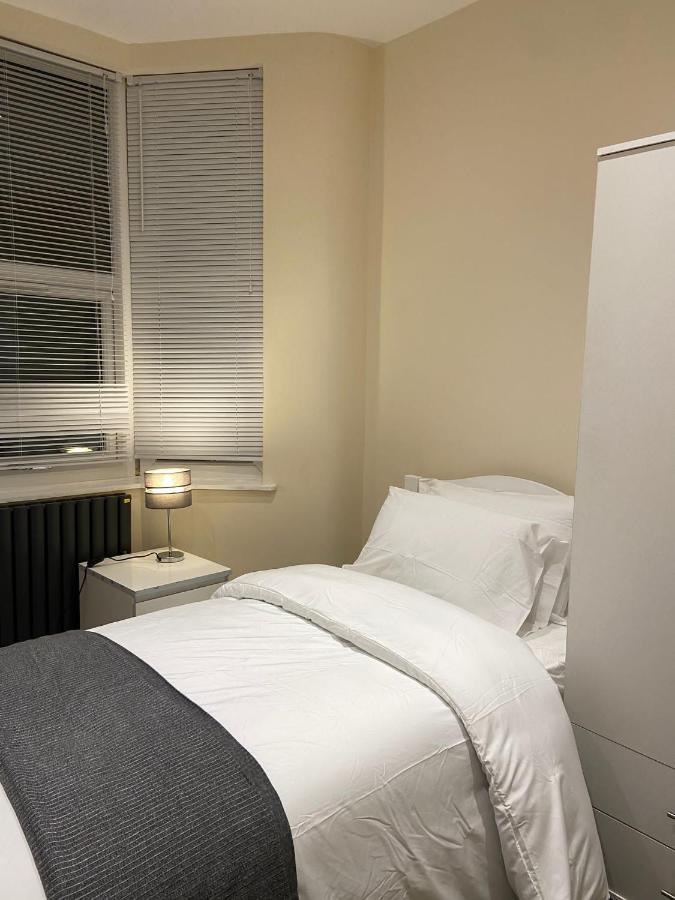 לונדון Beautiful Rooms Only Few Steps Away From Bruce Grove Tottenham Stadium מראה חיצוני תמונה